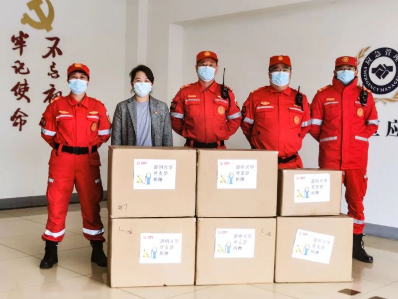 岂曰无衣，，，，，与子同袍